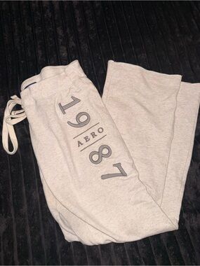 Aeropostale Light Gray Kids Sweatpants with 1987 Logo